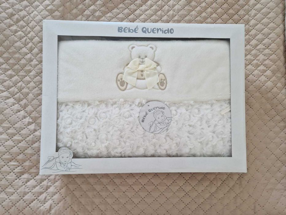 Capa / manta para o carrinho de bebé para proteger do frio.