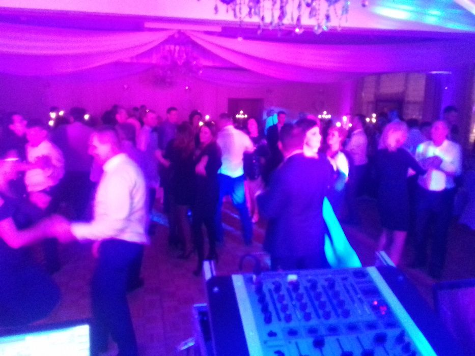 Dj ,saksofonista, wodzirej w jednej osobie. Djsax