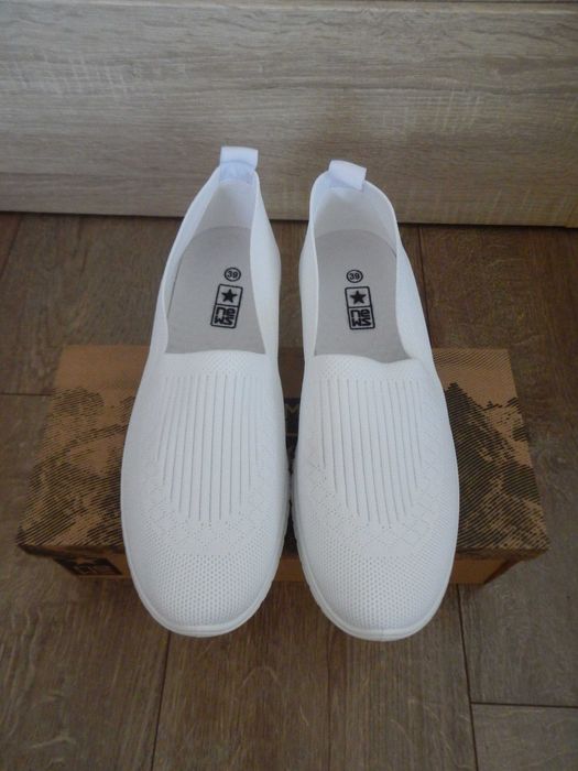 Sneakersy damskie białe News r. 39