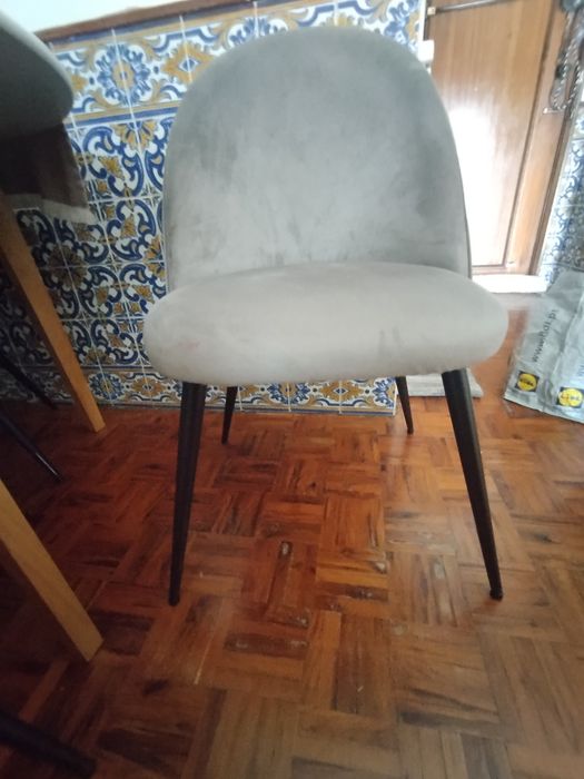 Venda de mesa e 4 cadeiras