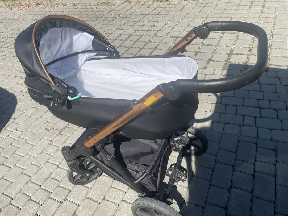 Wózek dziecięcy 3w1 – gondola + spacerówka + fotelik samochodowy