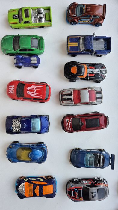 Hot wheels машинки