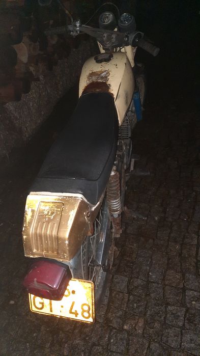 Mota Casal 50cc a funcionar bem. Com documentos