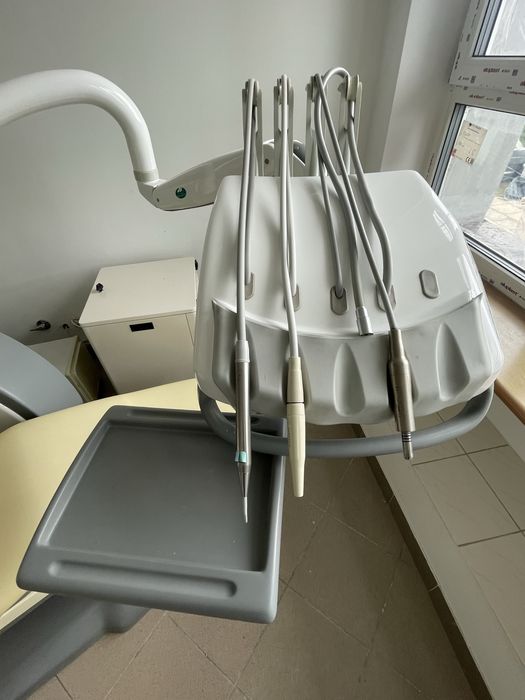 Fotel dentystyczny Fedesa plus kompresor komplet.