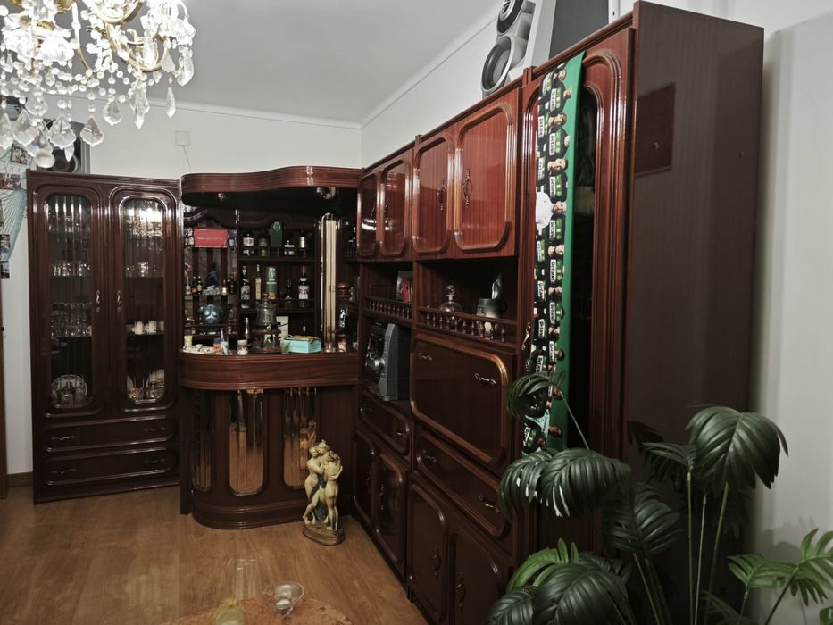 Móvel de Sala em Mogno com Bar, Cristaleira