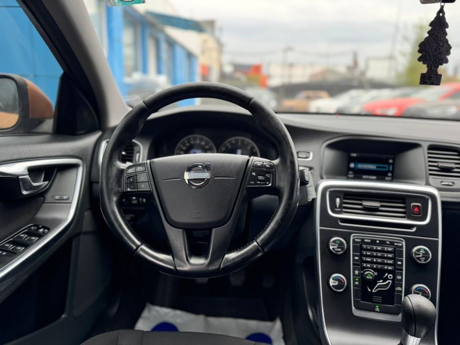 VOLVO V60 1,6 л. D2 не фарбований ВІДЕО