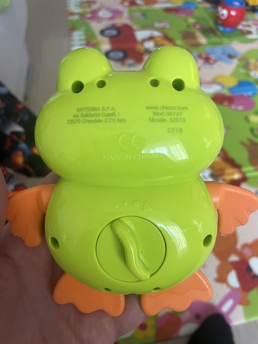 Chicco жаба плаває у ванні для розвитку дитини