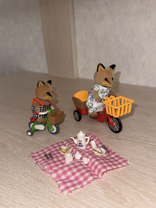 Набір Sylvanian Families "Поїздка на пікнік" з фігурками лисичок