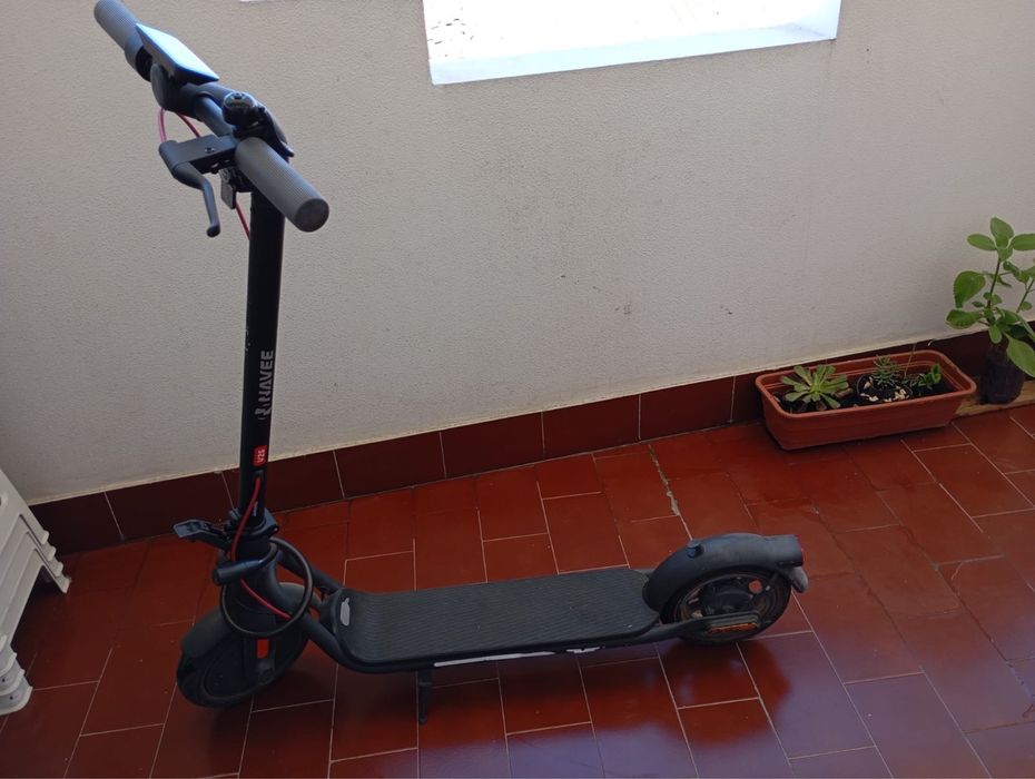 Trotinete elétrica NAVEE V25