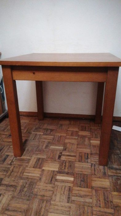 Mesa de madeira maciça