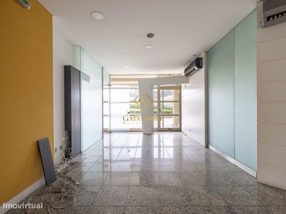 Loja em Seixezelo (EN1)