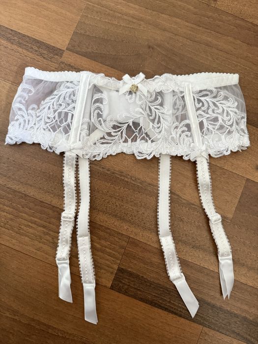 Pas do pończoch ślubny