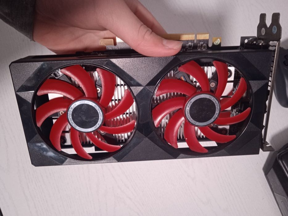 Відеокарта рх560