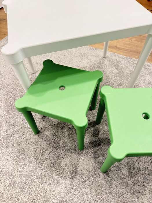 Mesa e cadeiras para criancas