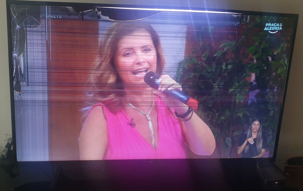TV. Led LG tela partida