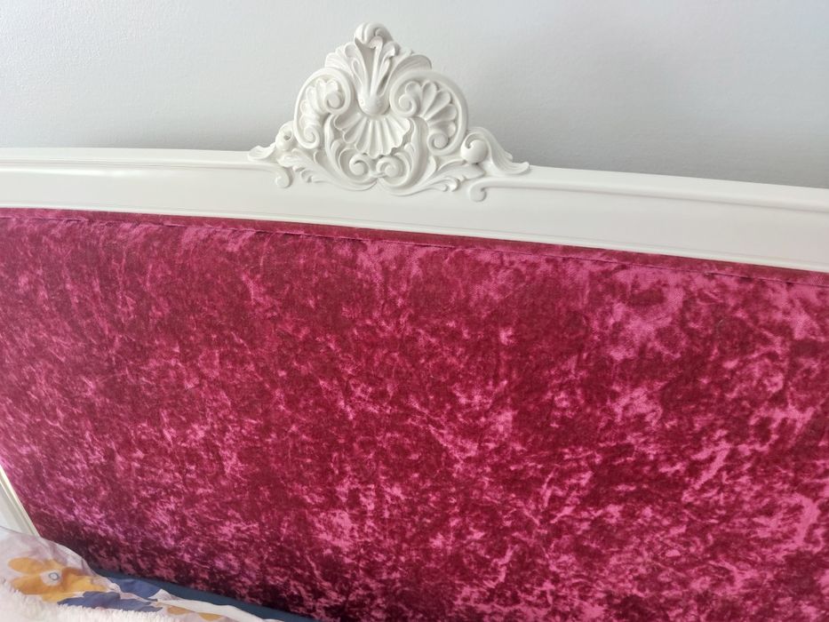 Cama de solteiro  forrada a veludo