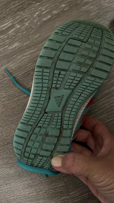 Продам кросівки на дівчинку