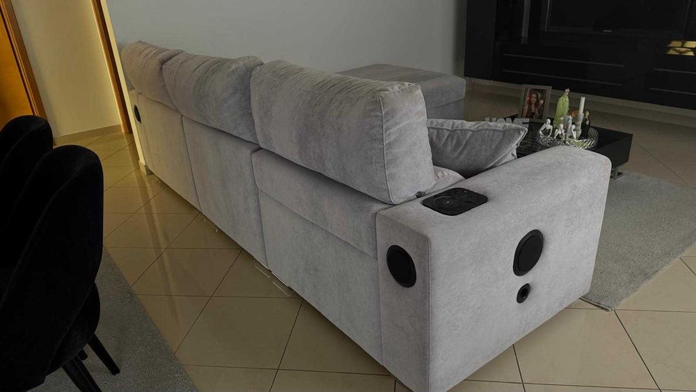 Sofá Chaise Longue com Relax Elétrico, Bluetooth e Arrumos