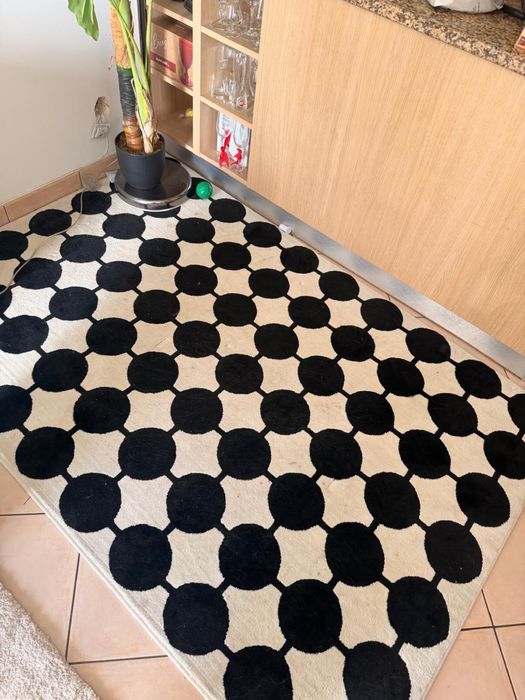 Tapete preto e branco