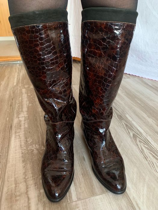 Шкіряні жіночі чоботи-козаки бордового кольору (Італія).Розмір 41.