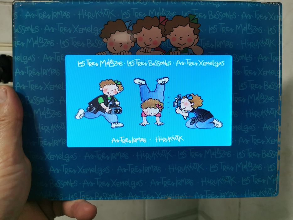 Moldura digital com caixa. 00