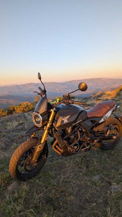 Moto Morini Seiemmezzo SCR 650 - 2024 - 6.550 km - c/ Garantia oficial