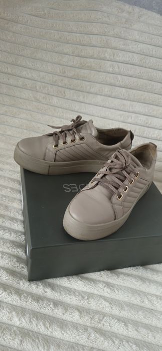 Бежеві демісезонні шкіряні кеди MIDA