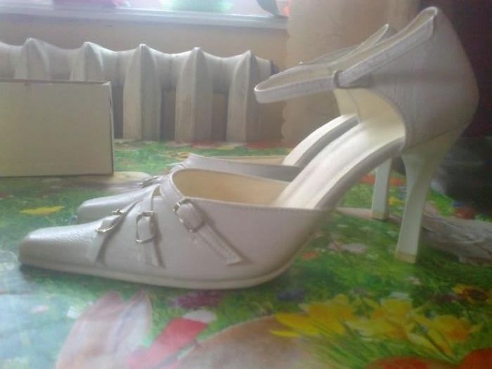 Buty białe ślubne