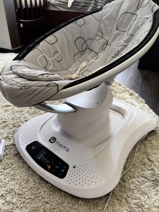 Укачувальний центр 4moms mamaRoo 4.0