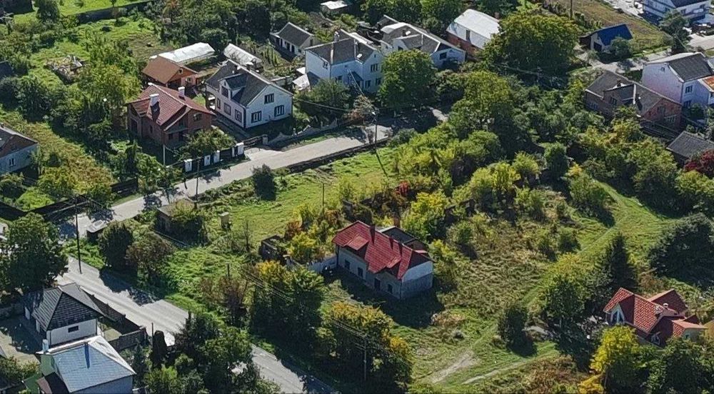 Продаж комерційної ділянки з готовим приміщенням