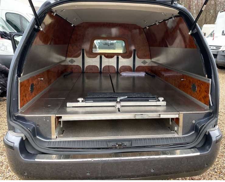 Mercedes-Benz E 280  катафалк