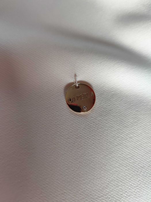 Biała elegancja sukienka