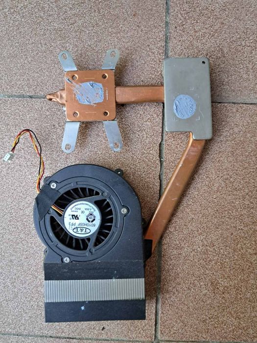 Кулер вентилятор з радіаториом для ноутбука.