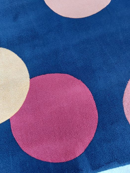 Carpete preta de pêlo rapado