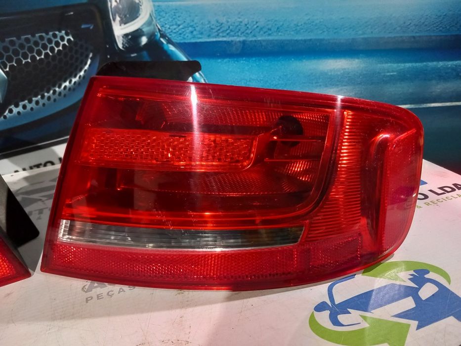 Farolim esquerdo e direito AUDI A4 ( B8 )