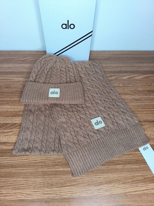 Beżowy zestaw Alo Yoga