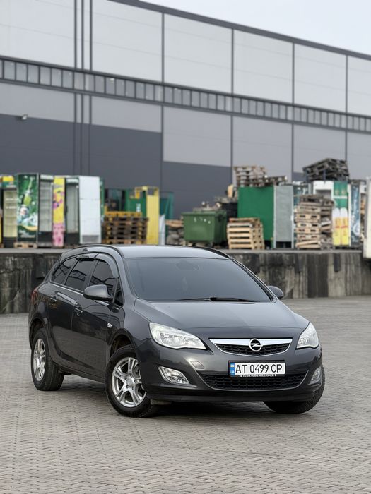 Продам Opel Astra j 2011p