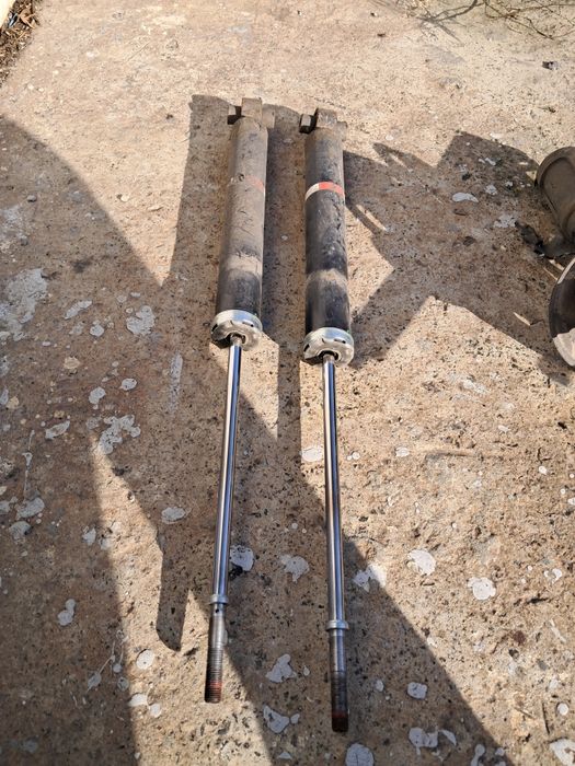 Амортизатори Б/У на Тойота Королла 2014