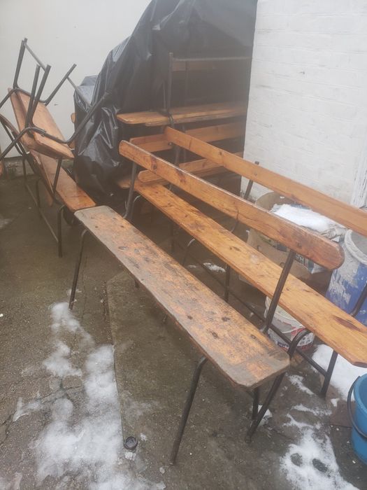 Лавки дерев'яні.