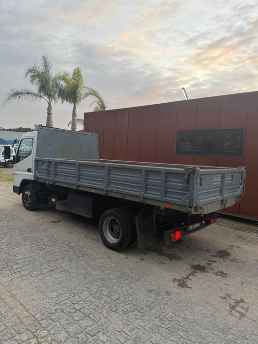 Carrinha Mitsubishi canter tribasculante
