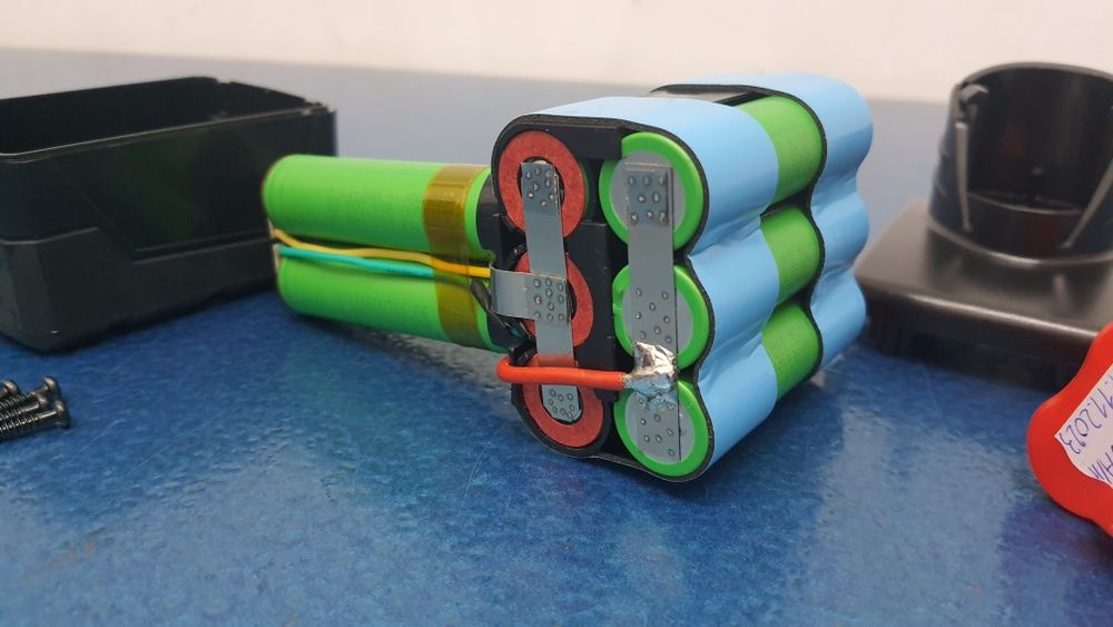 Аккумулятор большой Milwaukee M12 7.5, 7.8, 9 А/ч (Гарантия 9 месяцев)