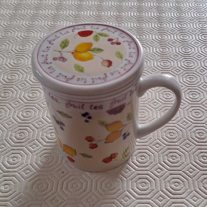 Porcelain tea mug.430935372989747200