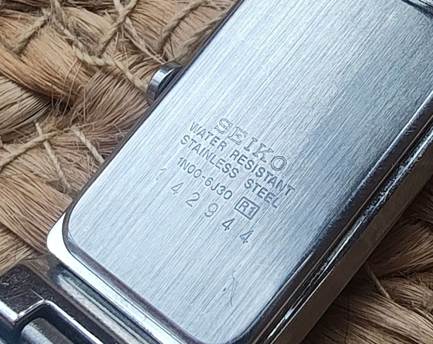 Годинник жіночий Seiko 1N00-6J30 R1 (кварцевий) металевий браслет гарн