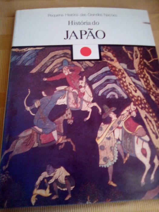 Livros de História  quatro países diferentes