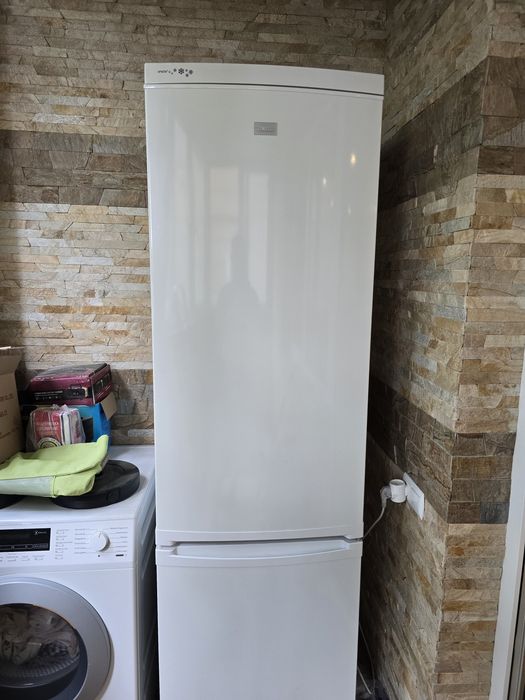 холодильник Zanussi ZRB640W