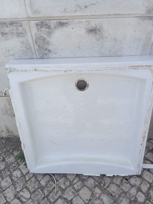 Vendo base de duche em cerâmica 80x80 a ou sanita ou bidé conforme as