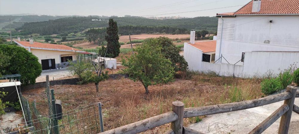 Terreno Urbano 491 m² na Marteleira – Estudo p/ Moradia 300 m² (Lourinhã)