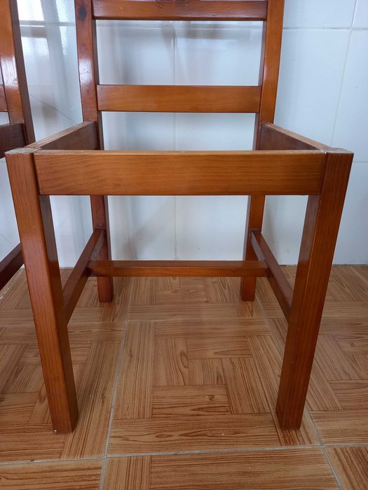 Cadeiras robustas (duas)