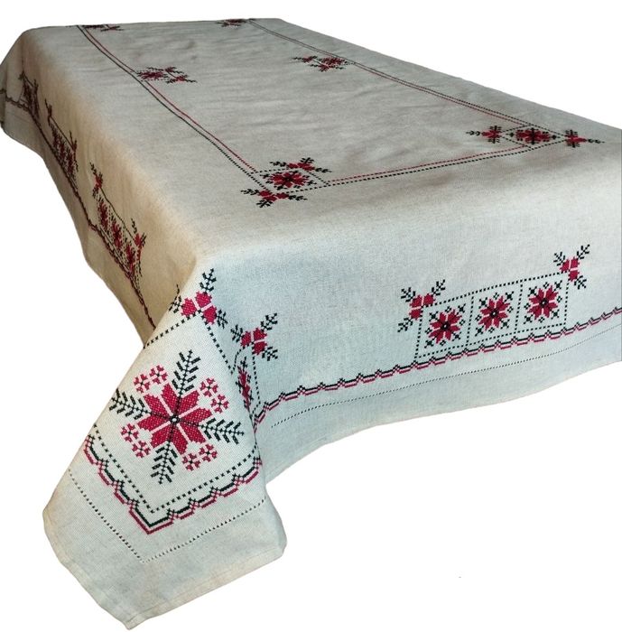 Вишита лляна скатертина 