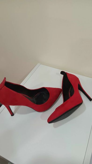 Sapatos de Salto Alto Stiletto Vermelhos - Bershka